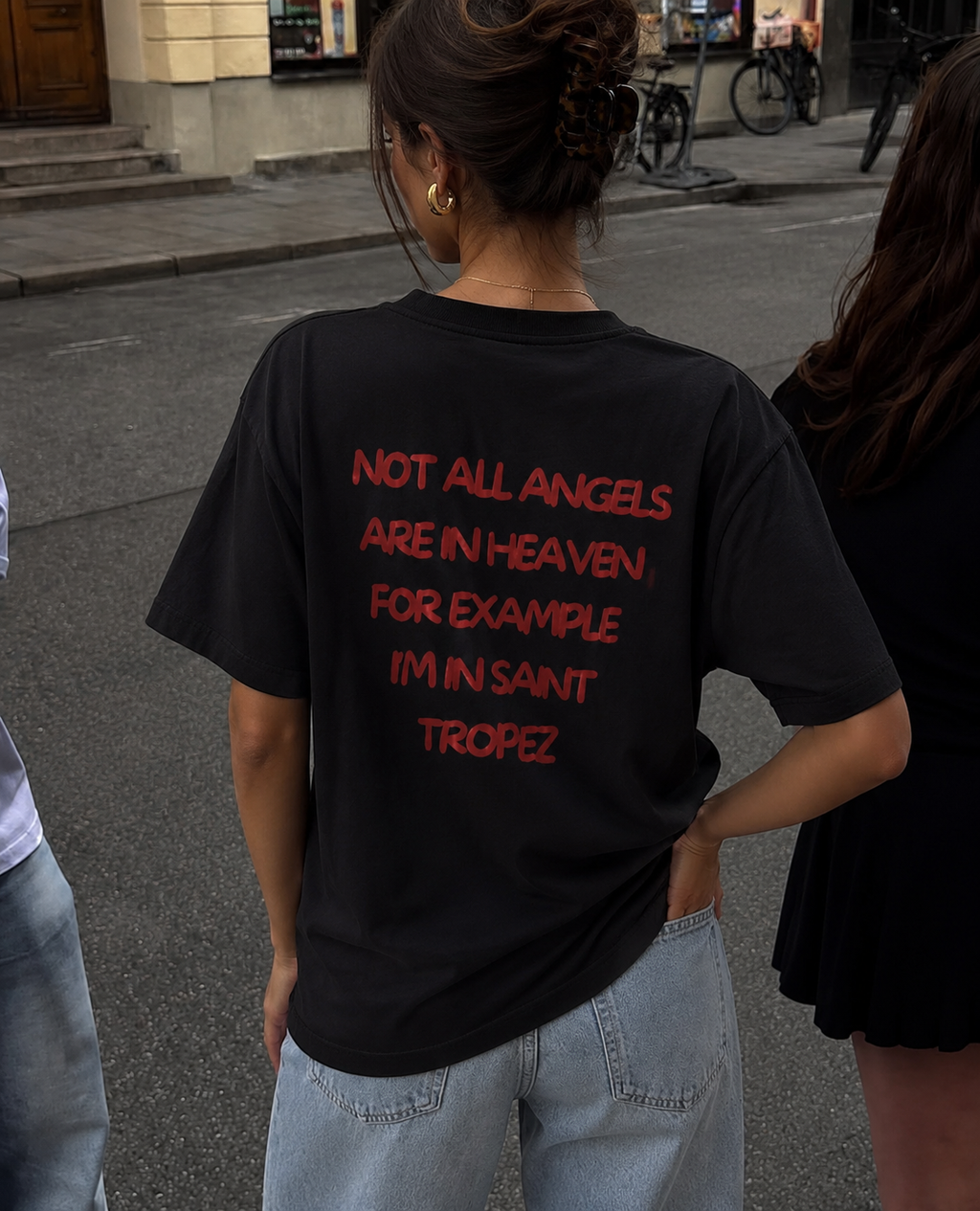 T-shirt noir OFFSHORE print rouge Not all angels Saint-Tropez porté